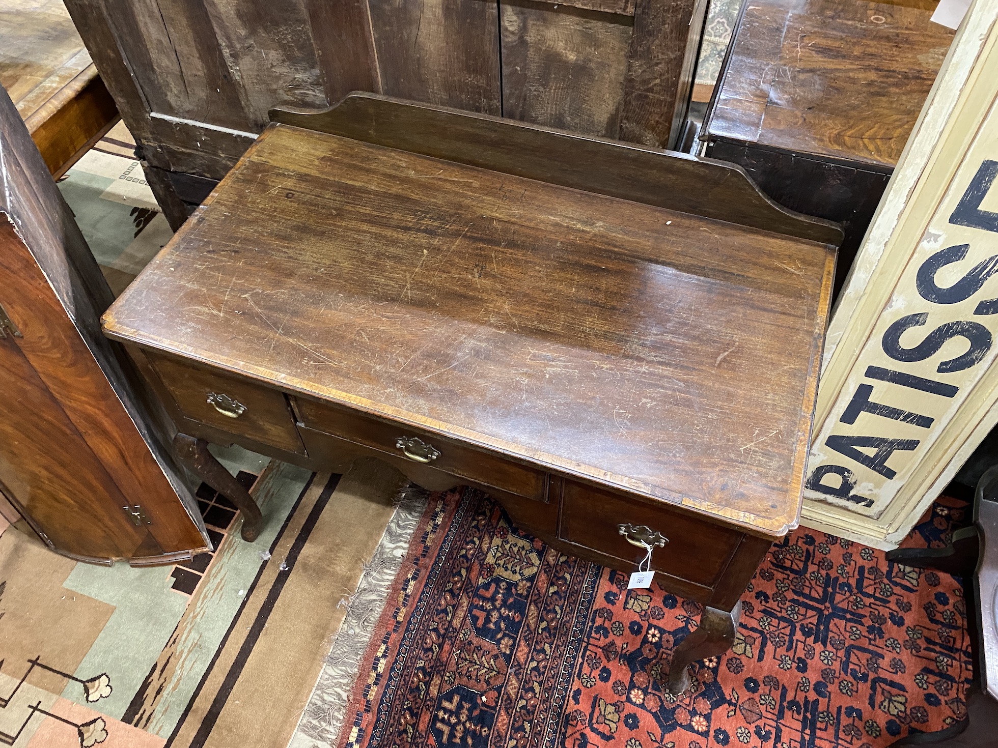 An 18th century style banded mahogany kneehole dressing table, width 107cm, depth 57cm, height 90cm